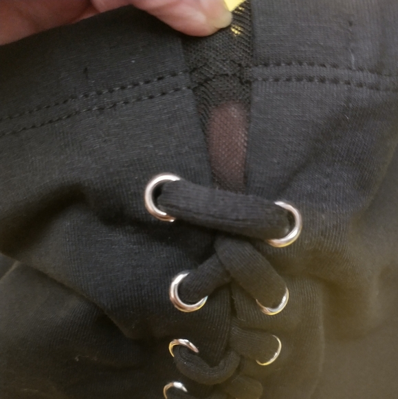 Sz 16 NWT ZIM & ZOE Active Black Crop Leggings with Eyelet Detail above Ankles - Picture 3 of 15